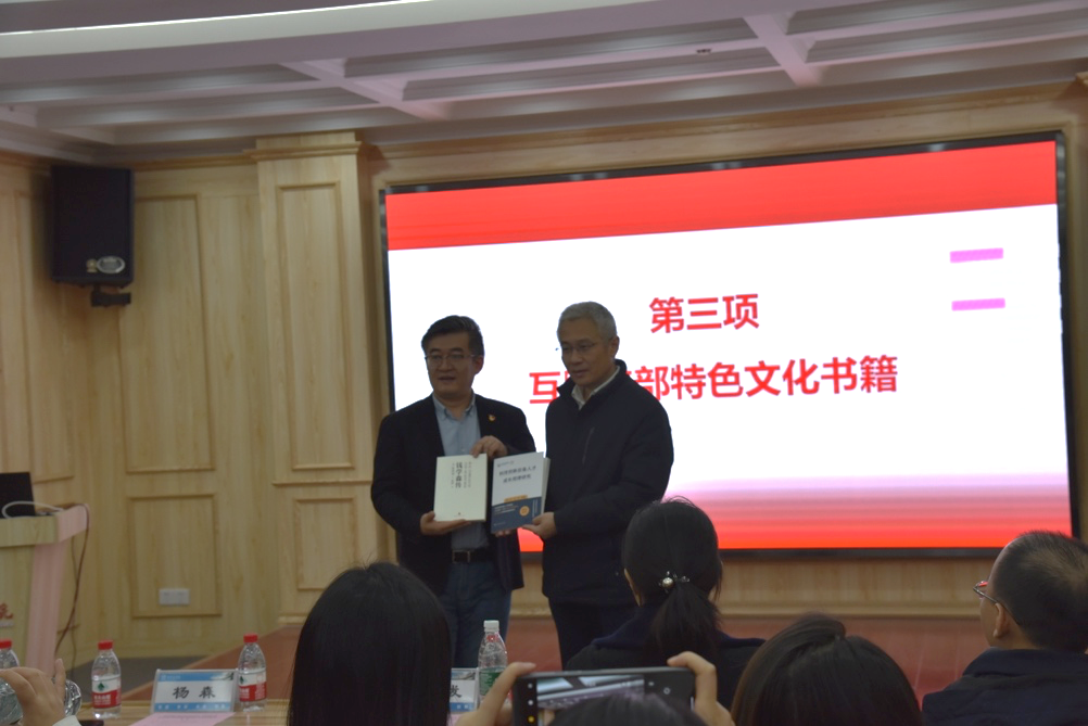 会议室里的人们描述已自动生成